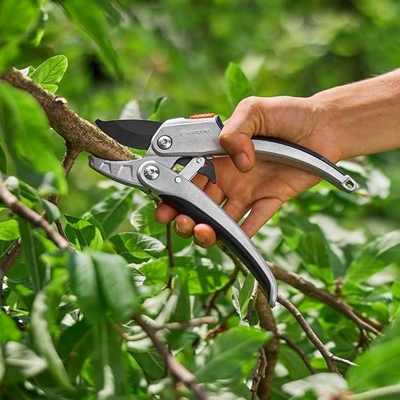 GARDENA Comfort Ratchet Secateurs SmartCut: Stable garden shears, Anvil blade for thick, dry wood