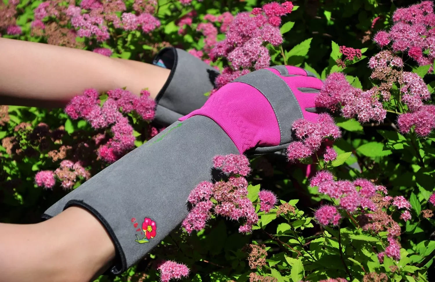 Thorn resistant gardening gloves